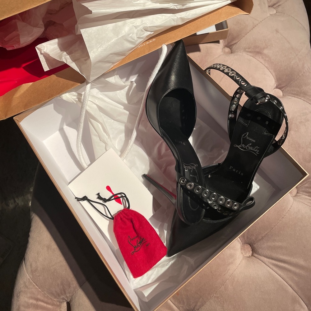 Christians pump with ankle strap